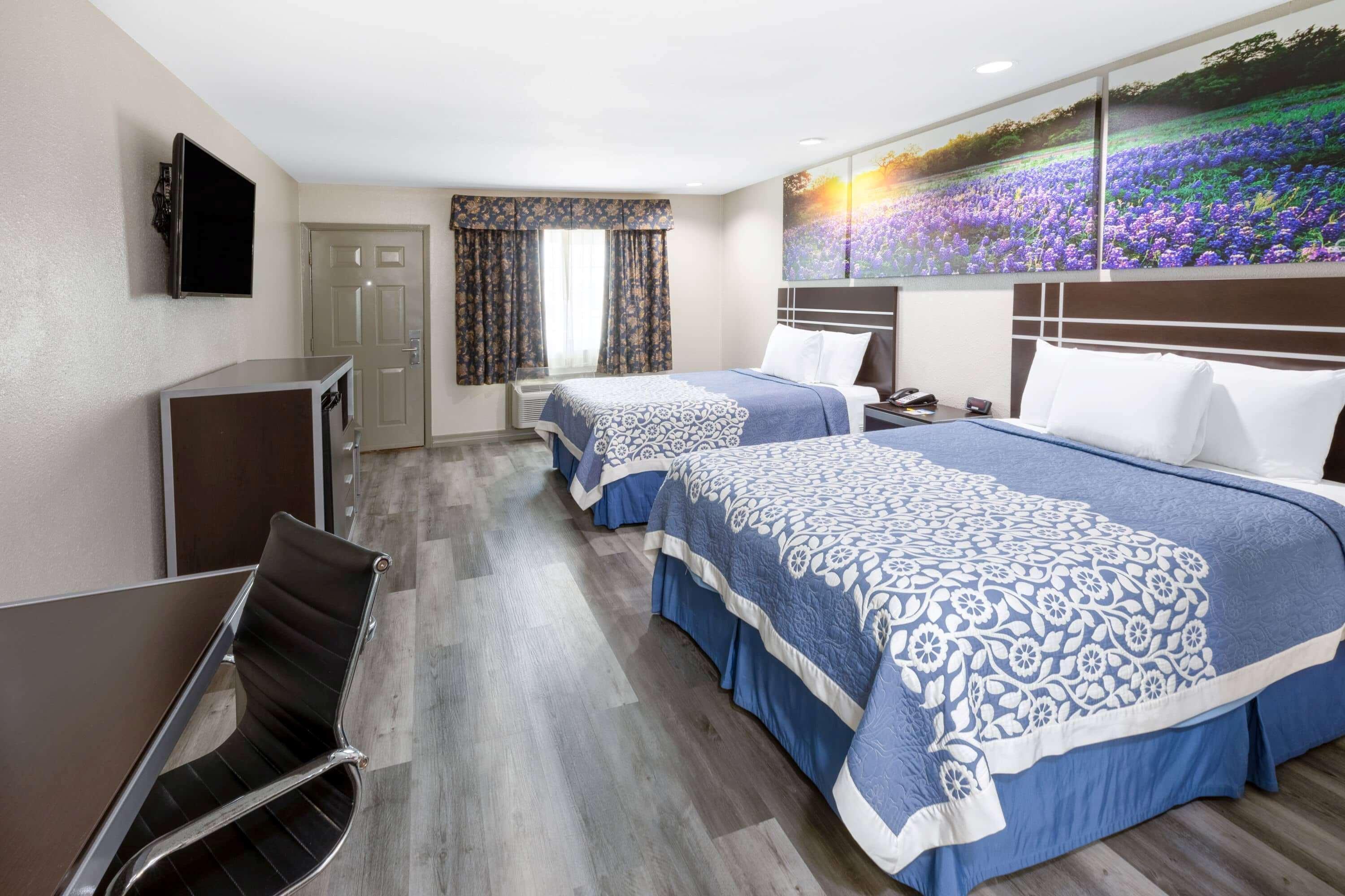 Days By Wyndham Tx Hotel