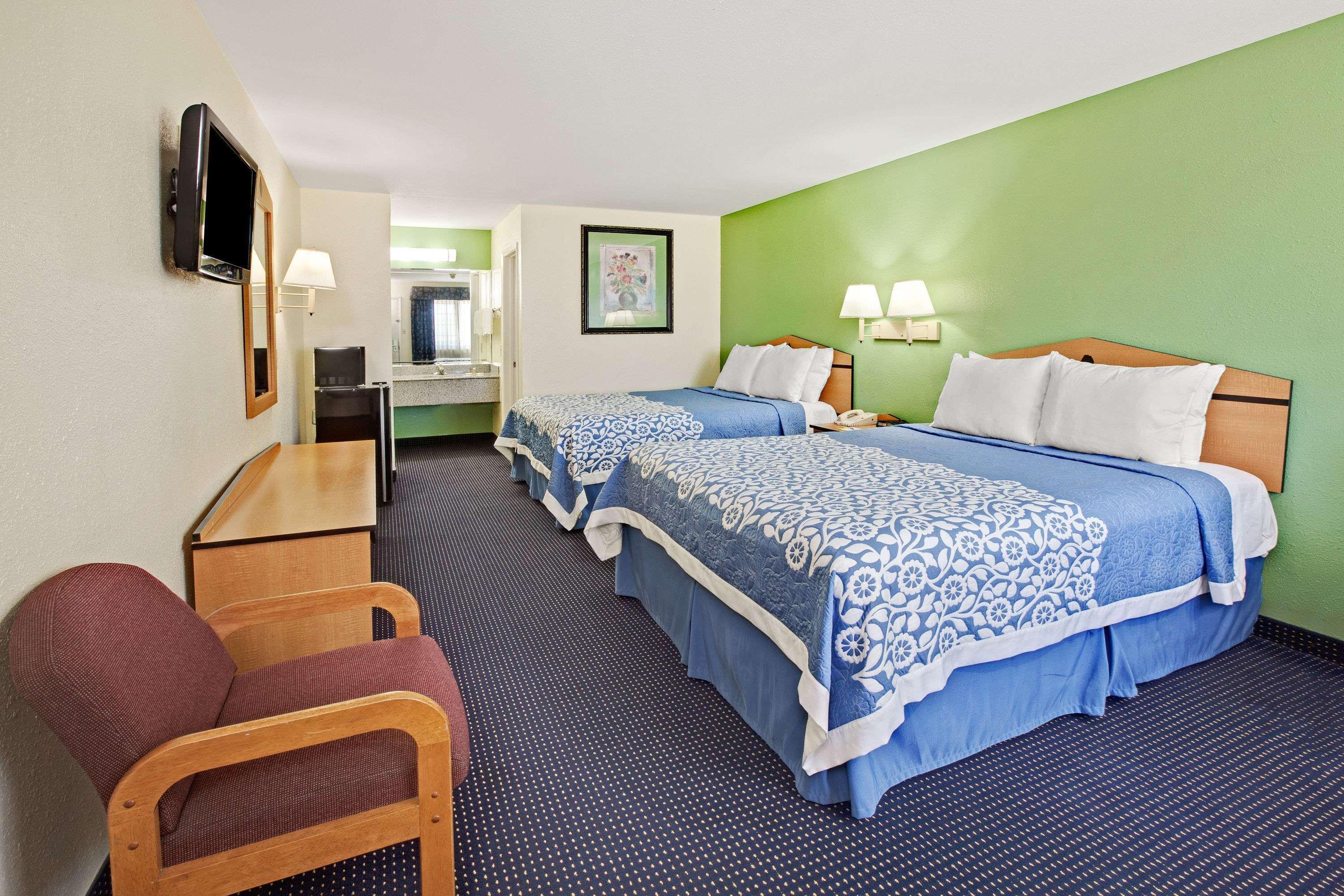 Days By Wyndham Tx Hotel