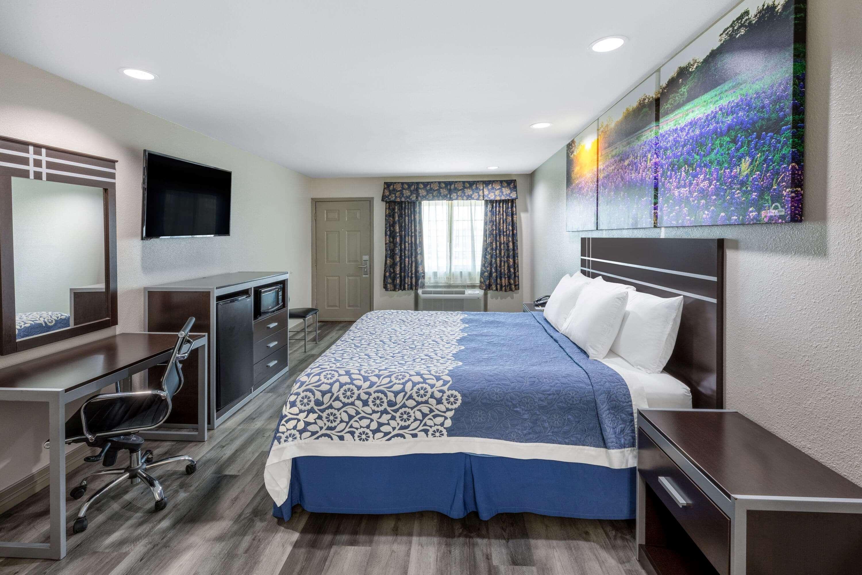Days By Wyndham Tx Hotel