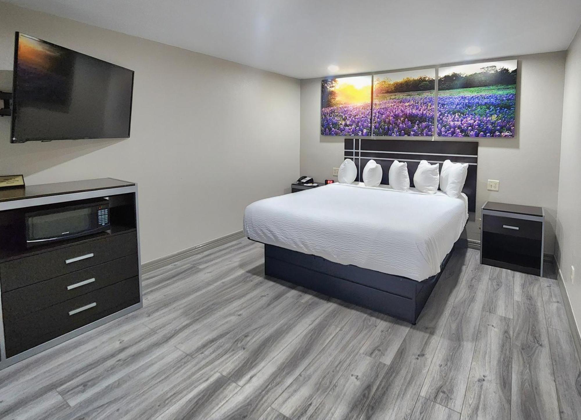 Days By Wyndham Tx Hotel