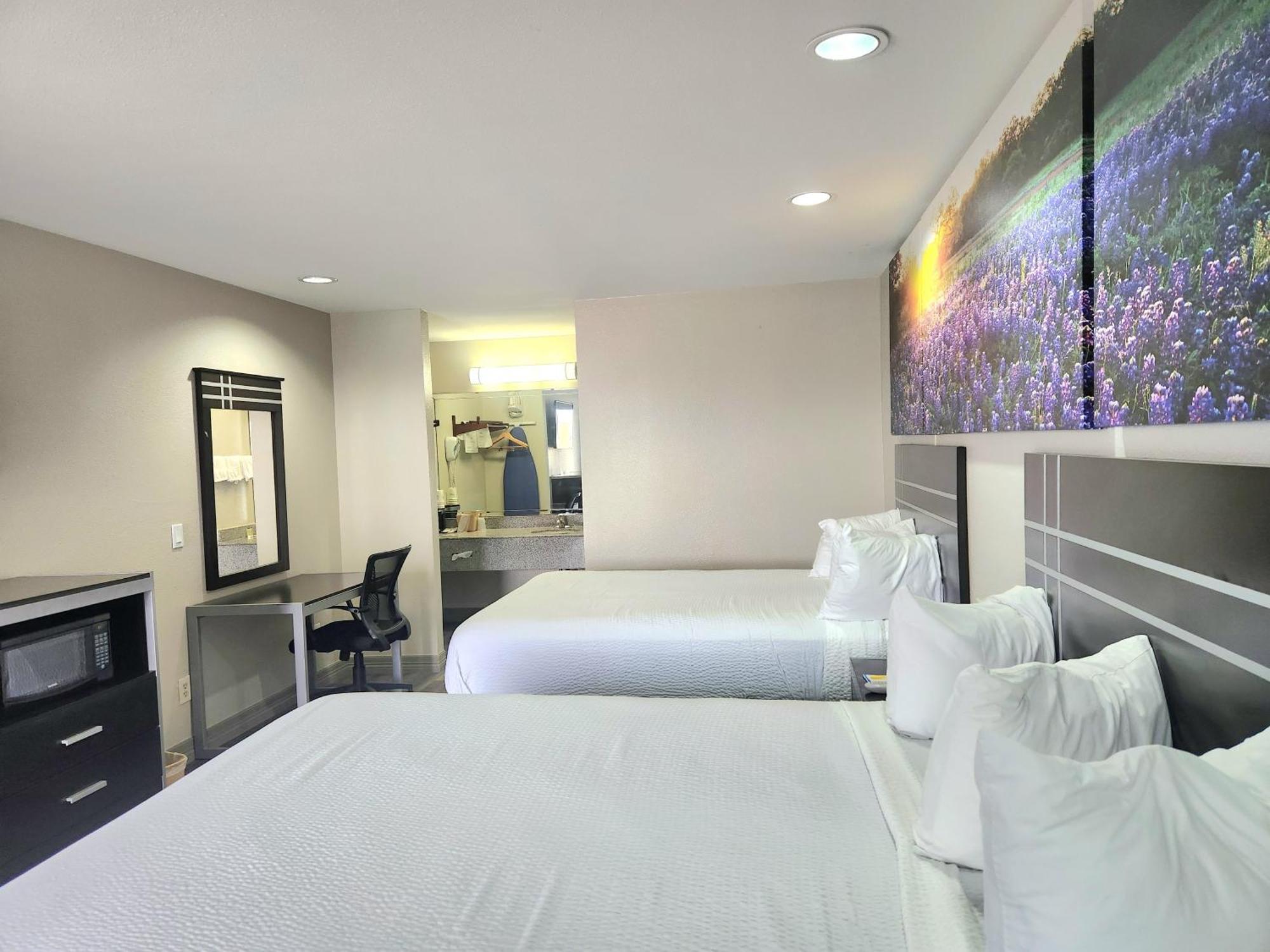 Days By Wyndham Tx Hotel