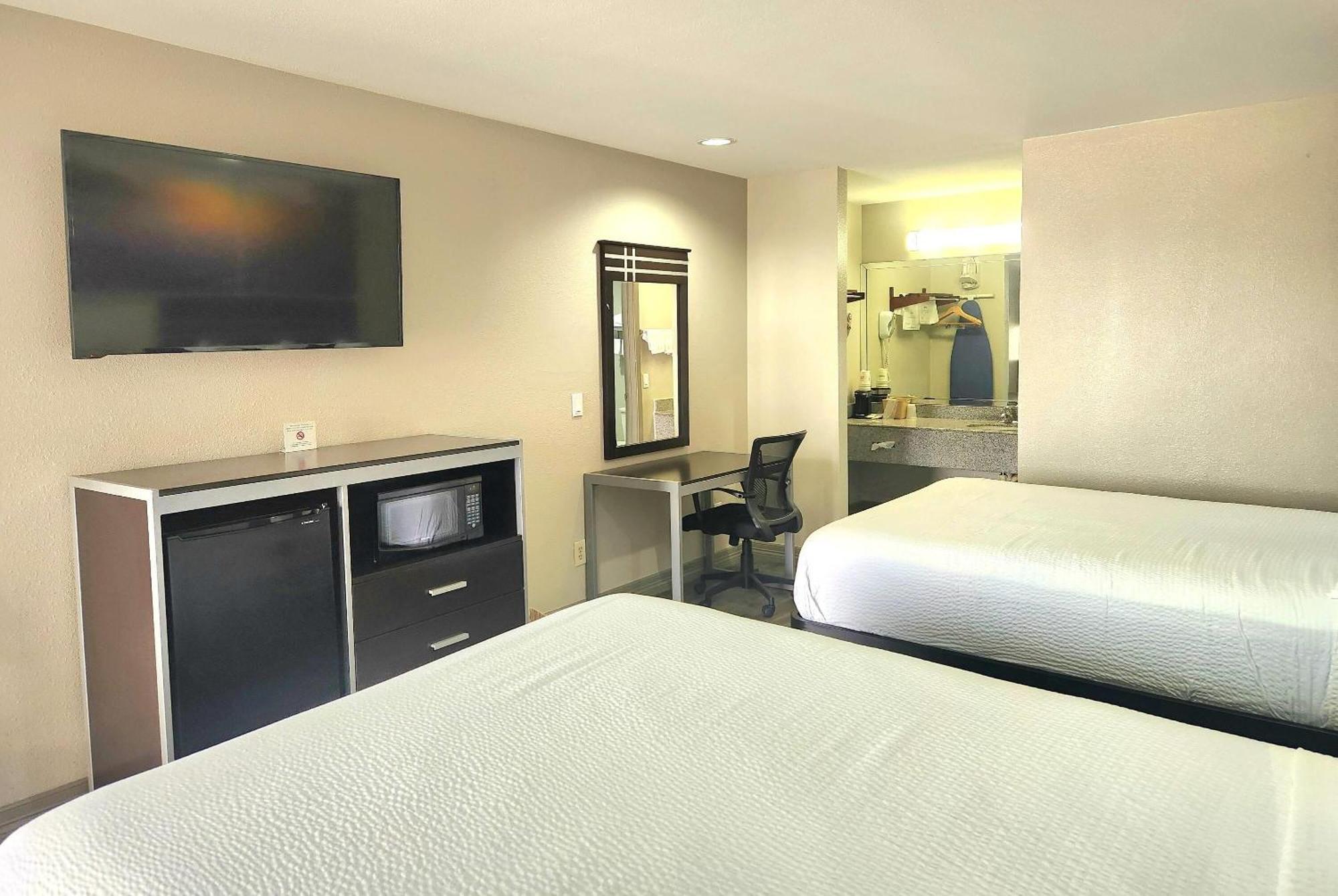 Days By Wyndham Tx Hotel Baytown