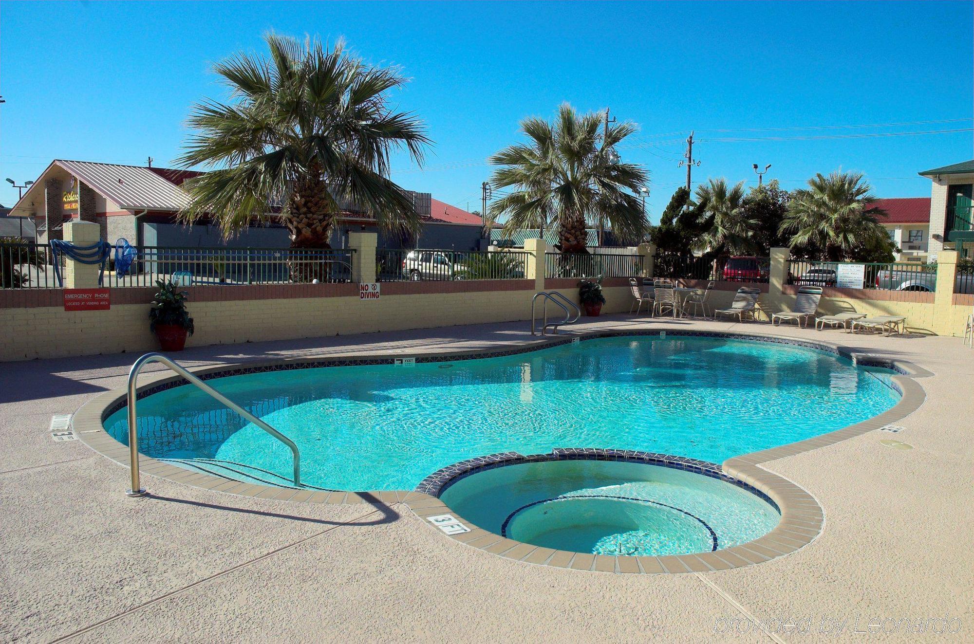 Days By Wyndham Tx Hotel Baytown